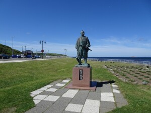 4日目　間宮林蔵の像